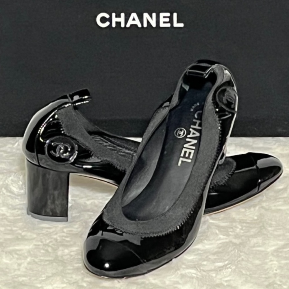 CHANEL Black Patent Leather CC Scrunch Block Heel Pumps EU Size 36, US Size 6